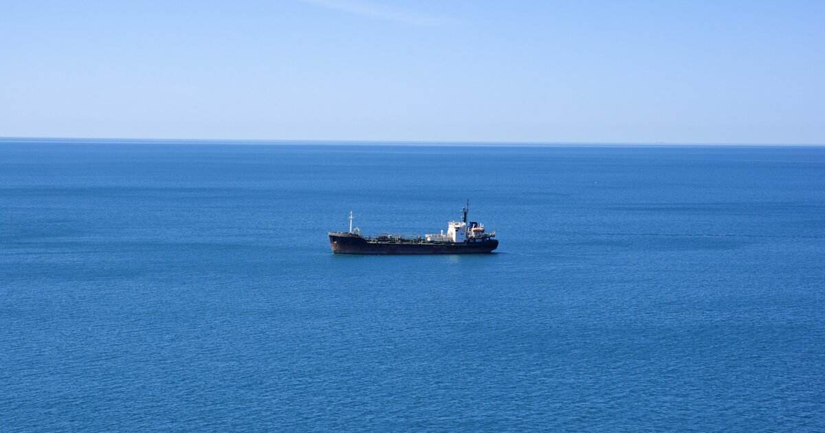 ВМС Франции задержали в Атлантике нефтяной танкер, шедший из РФ